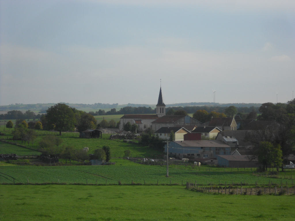 Le village vu depuis les champs environnants